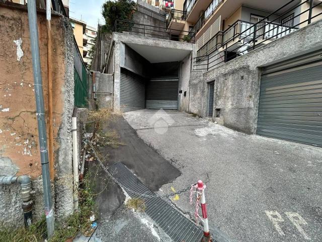 Box in vendita a San Pantaleo, Genova