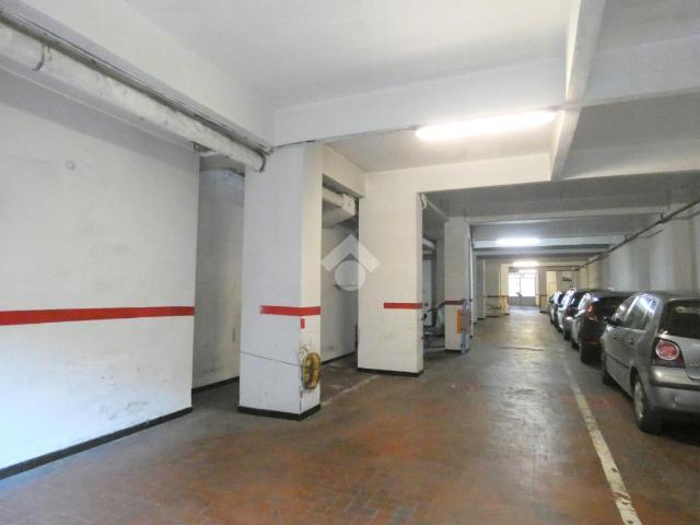 Box in vendita a Centro Est, Serra Riccò
