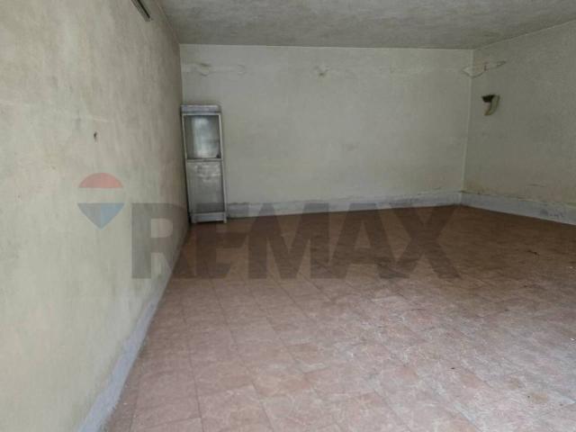 Box in vendita a Giarre, Sicilia