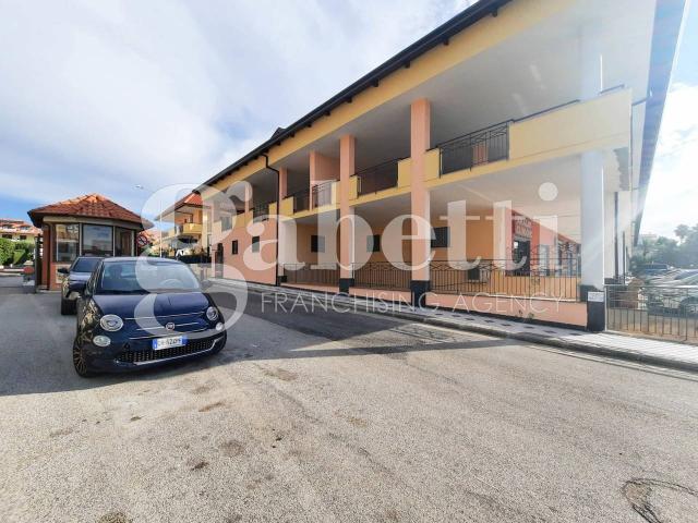 Box in vendita a Giugliano In Campania, Campania
