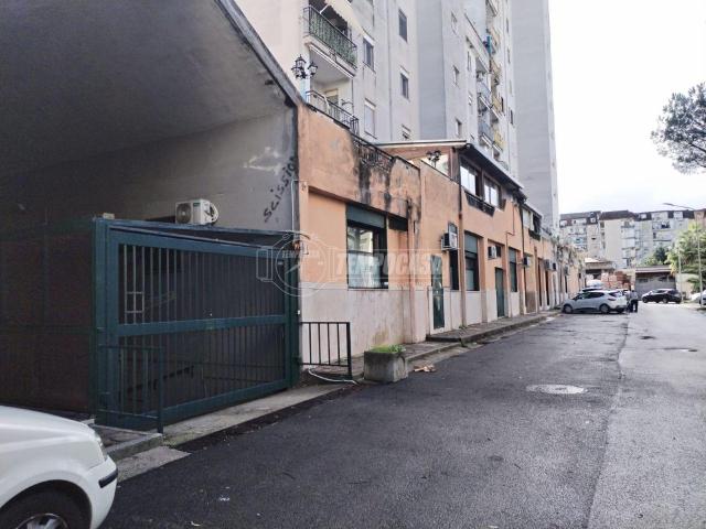 Box in vendita a Giugliano In Campania, Campania