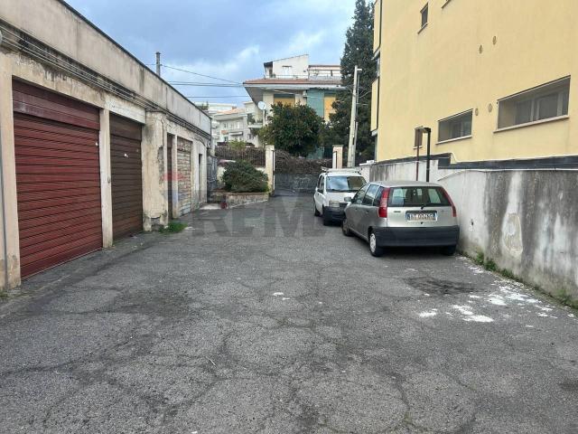 Box in vendita a Gravina Di Catania, Sicilia