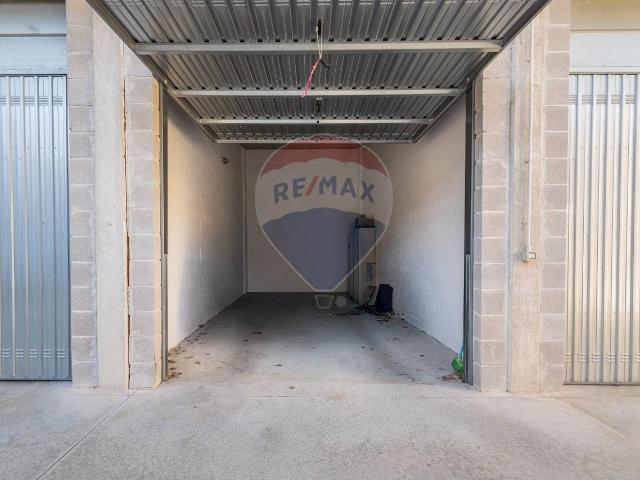 Box in vendita a Marche, Ancona