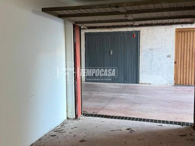 Box in vendita a Puglia, Lecce