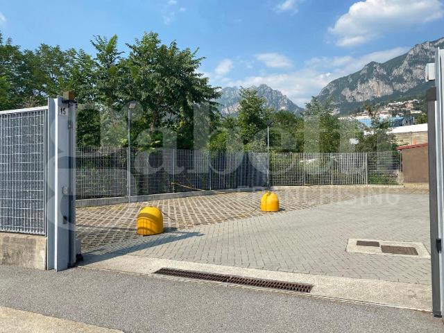 Box in vendita a Caleotto, Lecco