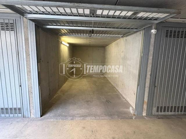 Box in vendita a Macherio, Lombardia