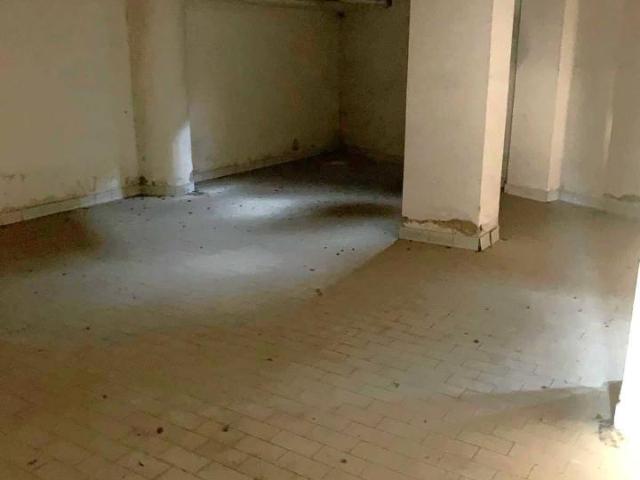 Box in vendita a Maddaloni, Campania