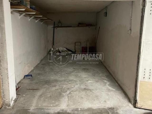 Box in vendita a Melzo, Milano