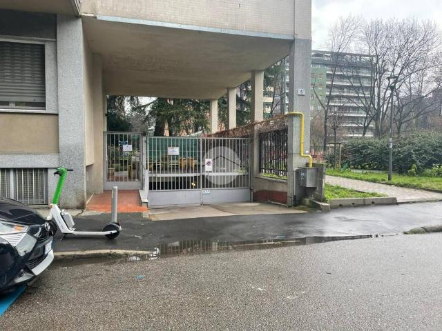 Box in vendita a Municipio 6, Milano
