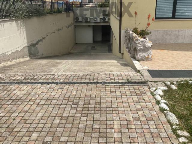 Box in vendita a Montesilvano, Abruzzo