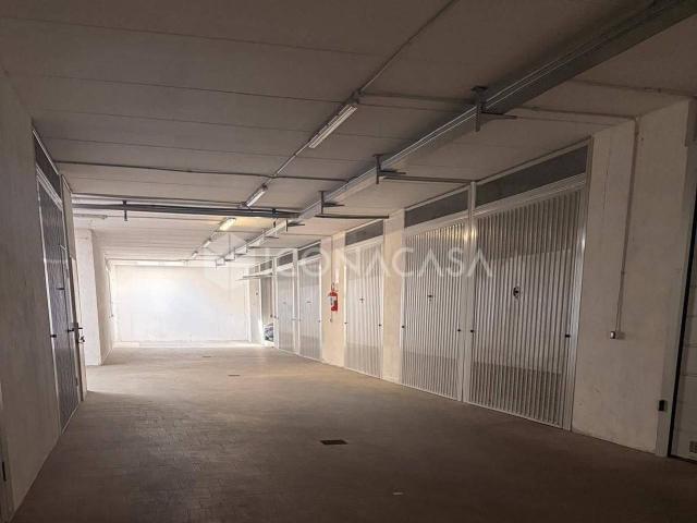 Box in vendita a Negrar, Veneto