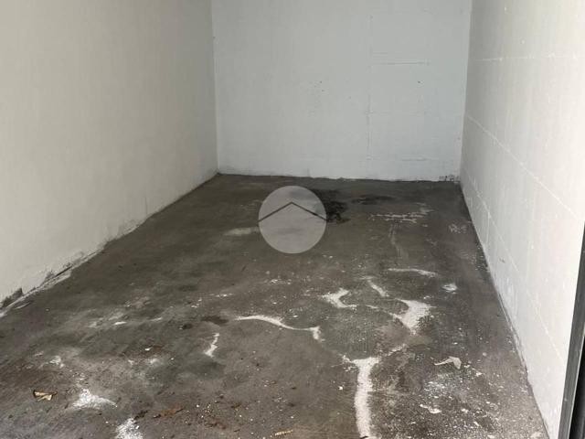 Box in vendita a Lubiana, Sorbolo