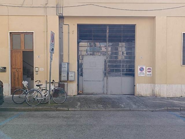 Box in vendita a Pontedera, Toscana