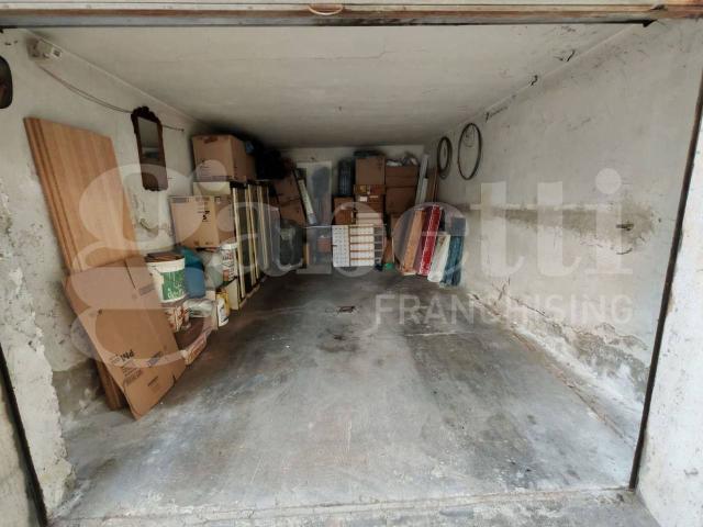 Box in vendita a Portici, Napoli