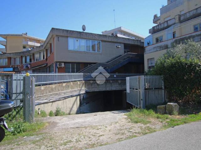 Box in vendita a Le Badie, Prato