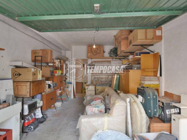 Box in vendita a Porta Pesa, Marche