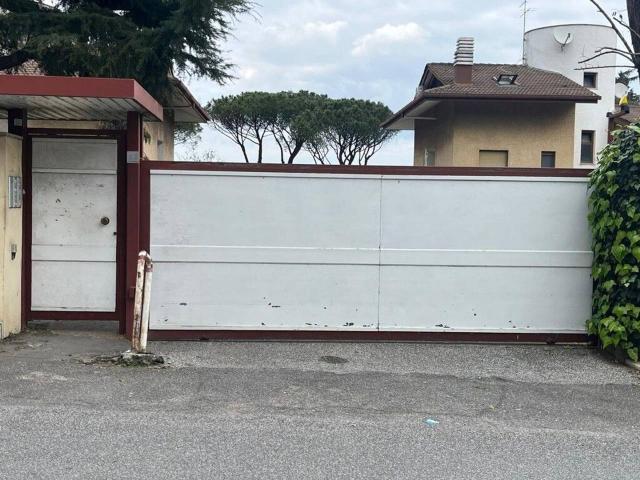 Box in vendita a Mostacciano, Roma Capitale