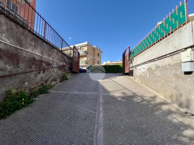 Box in vendita a Villaggio Breda, Roma Capitale