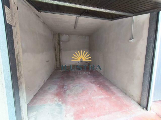 Box in vendita a Paese Alto, Marche