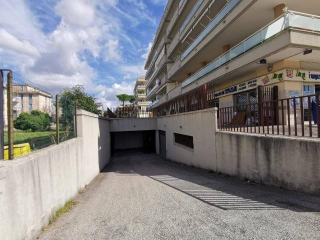 Box in vendita a San Nicola La Strada, Campania