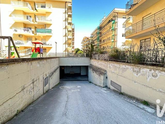 Box in vendita a San Nicola La Strada, Campania