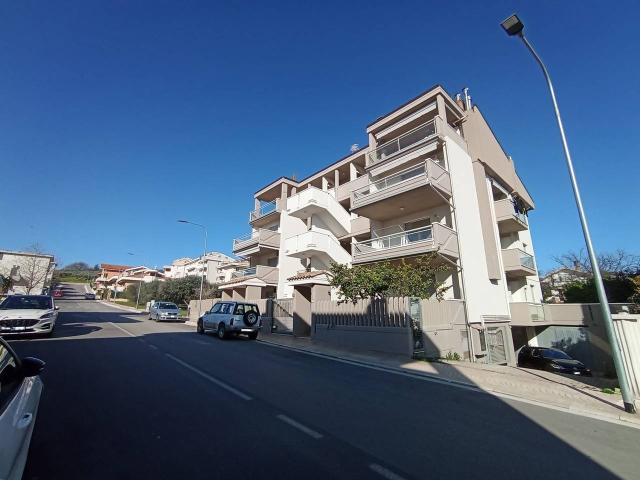 Box in vendita a San Salvo, Chieti