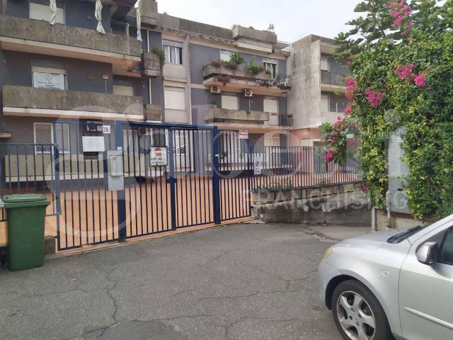 Box in vendita a Sant'agata Li Battiati, Sicilia