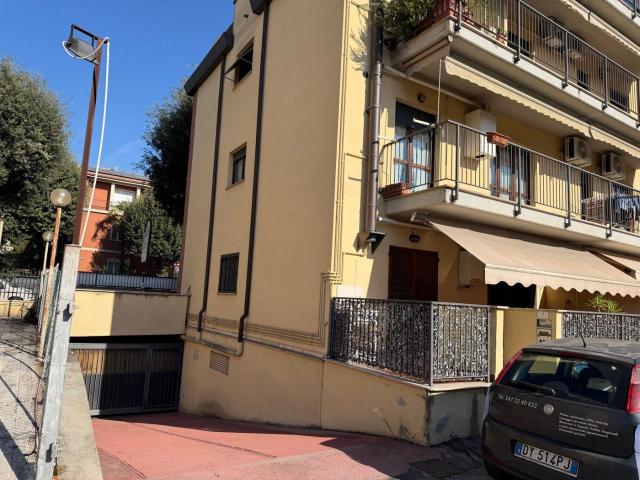 Box in vendita a Cospea, Terni
