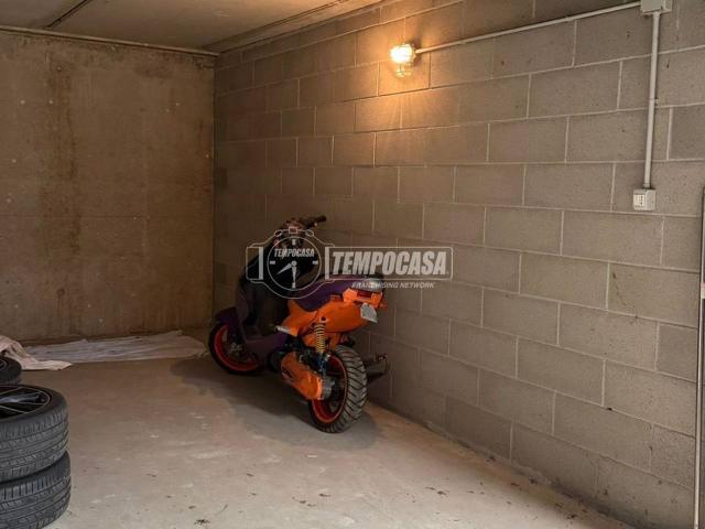 Box in vendita a Vanzago, Lombardia