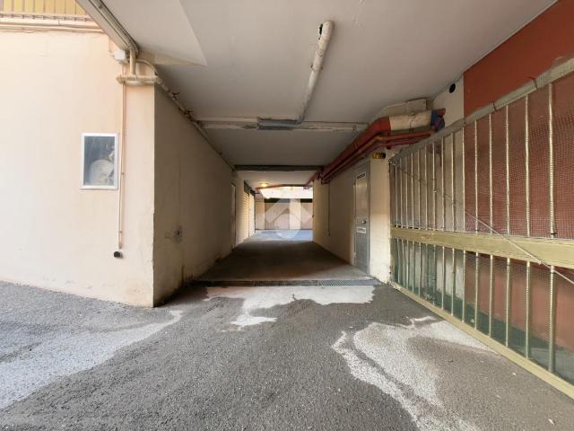 Box in vendita a Ventimiglia, Liguria