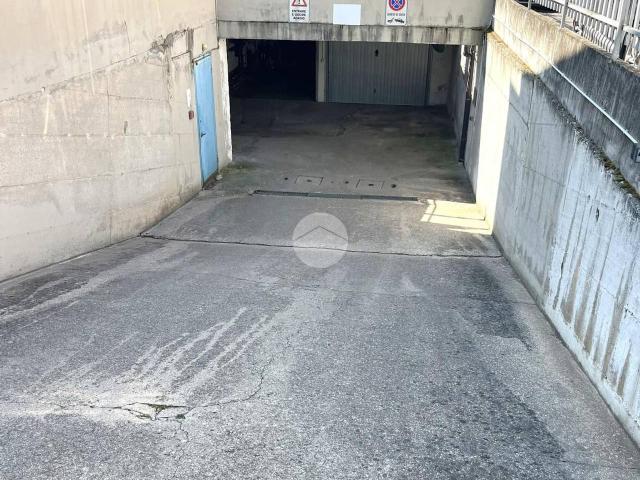 Box in vendita a Sud, Brenzone