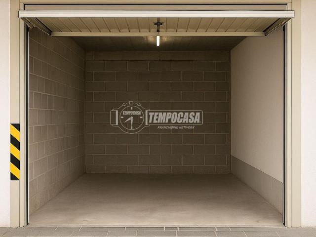 Box in vendita a Civello, Villa Guardia