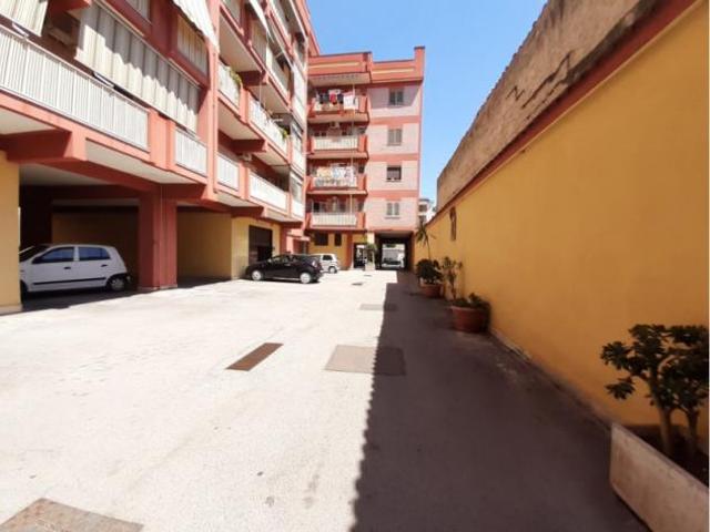 Box in vendita a Maddaloni, Campania