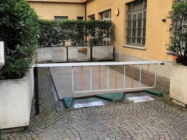 Box in affitto a Municipio 9, Milano