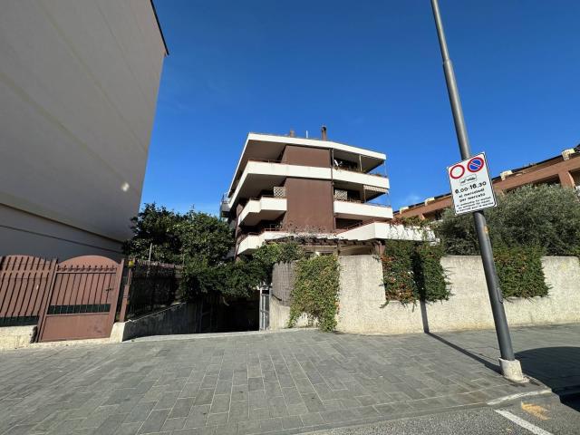Box in vendita a Albenga, Liguria