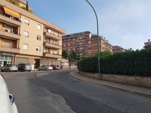 Box in vendita a Colle Sant'Antonino, Roma Capitale
