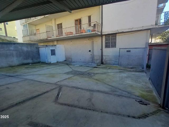Box in vendita a Eboli, Campania