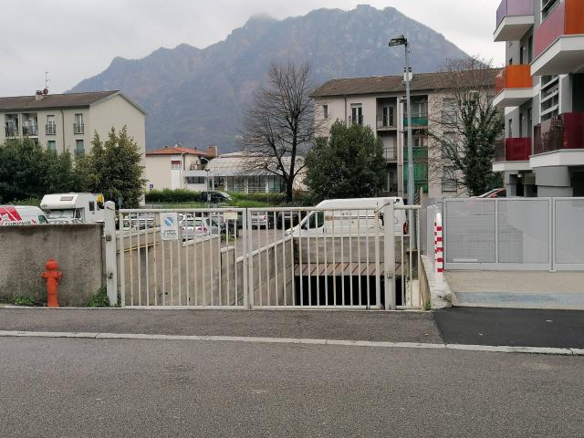 Box in vendita a Belledo, Lecco