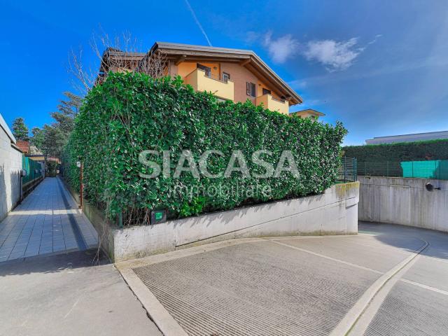 Box in vendita a Roncello, Lombardia
