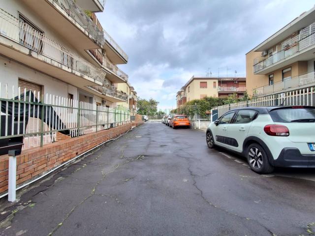 Box in vendita a Sant'agata Li Battiati, Sicilia
