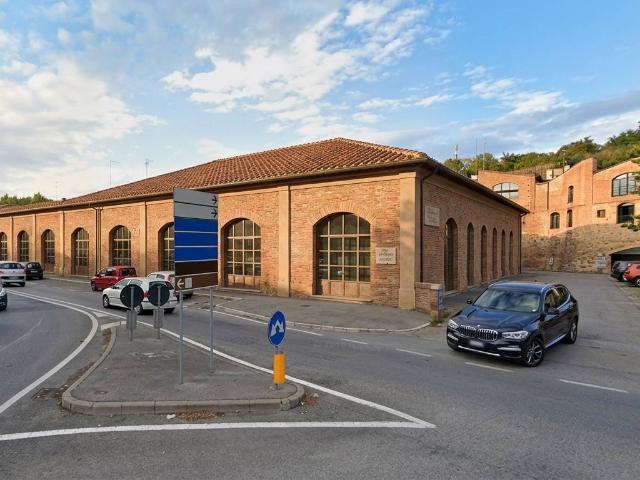 Box in vendita a Zona Commerciale Siena Est, Siena