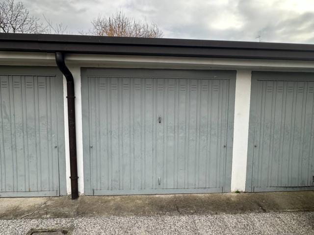Box in vendita a Varedo, Lombardia