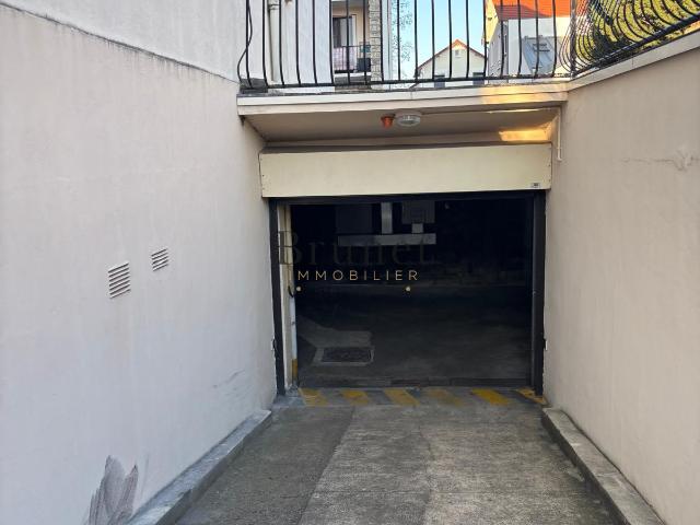 Garage vente à Nogent-sur-Marne, Saint-maur-des-fossés