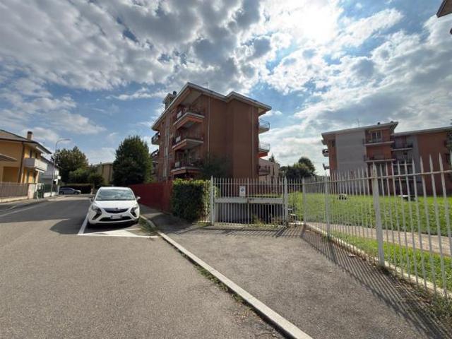 Box in affitto a Vittuone, Lombardia