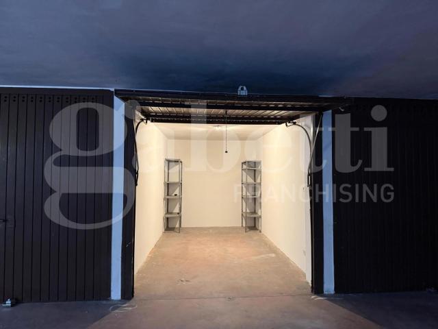 Box in vendita a Leumann, Piemonte