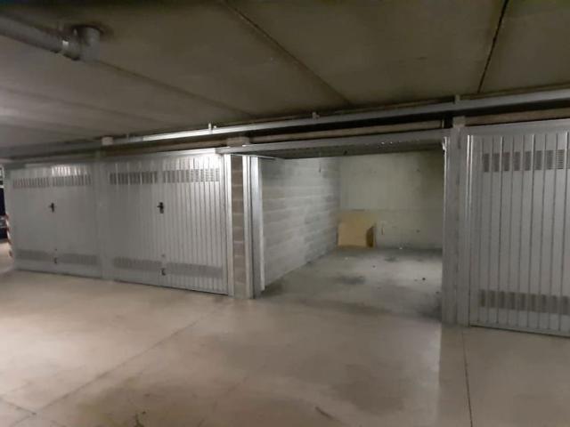 Box in affitto a Municipio 9, Milano