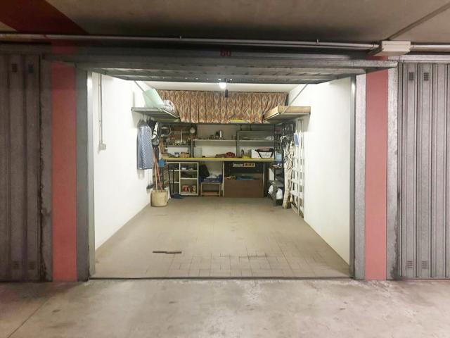 Box in vendita a Cesano Boscone, Lombardia