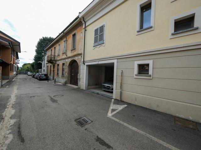 Box in vendita a Arluno, Lombardia