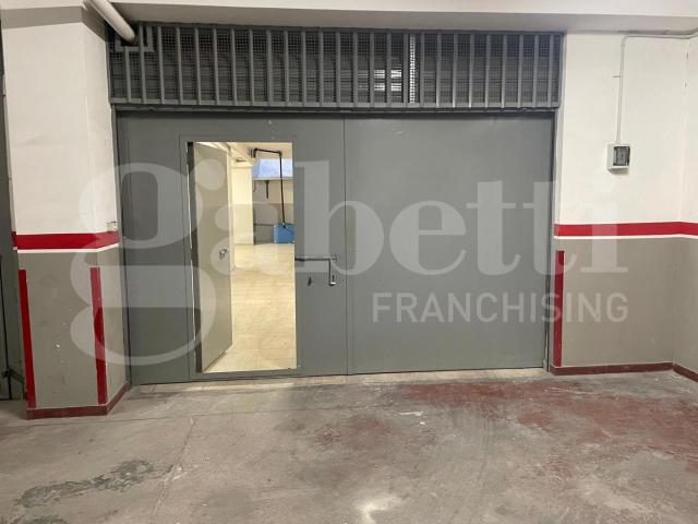 Box in vendita a Centro, Puglia