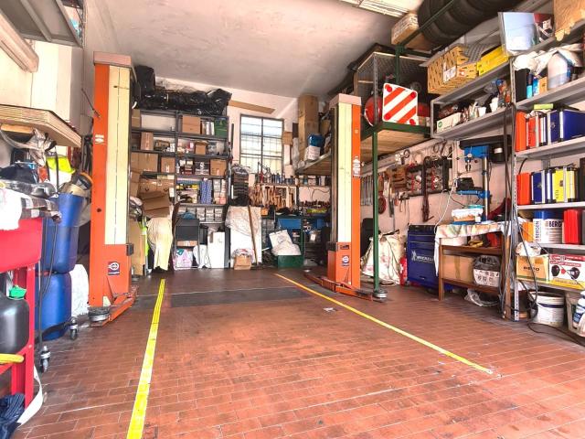 Box in vendita a Campomorone, Liguria